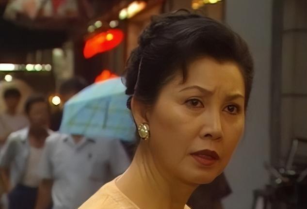 PG电子登录入口-突传死讯!香港知名演员老公在家中离世,坐在轮椅上没了呼吸